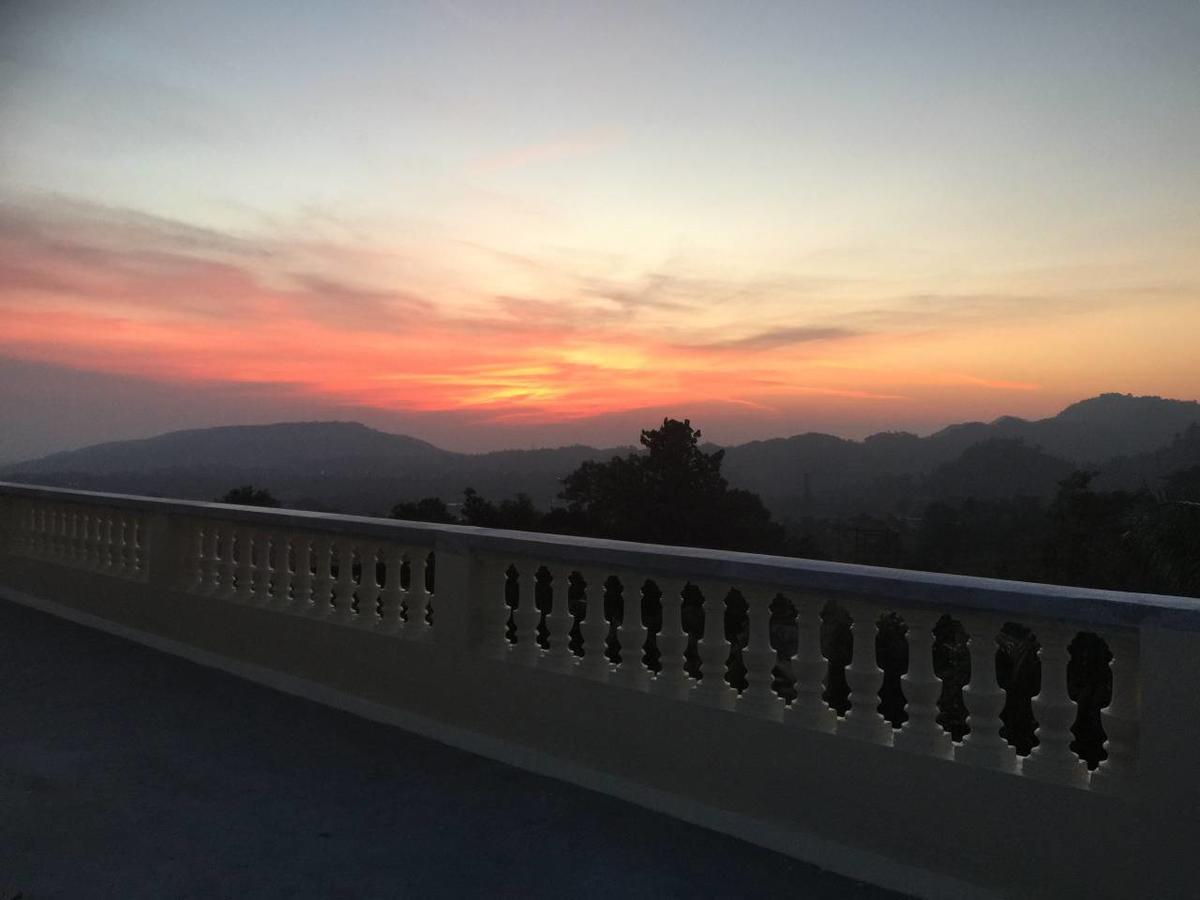 דהראדון Himalayan Villa מראה חיצוני תמונה